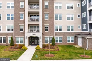 21630 Hawksbill High Cir, Sterling, VA 20164 - Photo 10