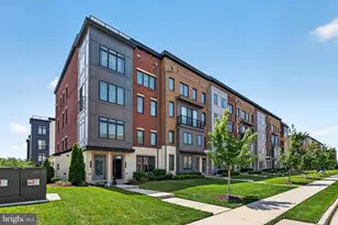 23685 Hopewell Manor Terrace, Ashburn, VA 20148 - Photo 2