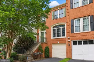 43003 Golf View Dr, Chantilly, VA 20152 - Photo 1