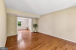 910 Sherwood Ct, Sterling, VA 20164 - Photo 8
