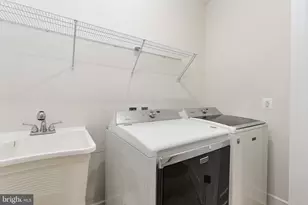 42086 Picasso Sq, Brambleton, VA 20148 - Photo 30