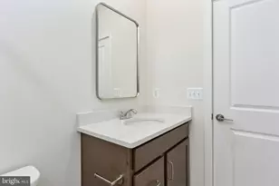 42086 Picasso Sq, Brambleton, VA 20148 - Photo 32