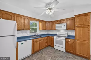 19 Hamilton Terrace Dr, Hamilton, VA 20158 - Photo 16