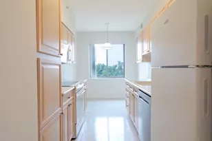 19355 Cypress Ridge Terrace, Leesburg, VA 20176 - Photo 10
