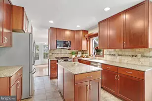 2002 Jonathan Dr, Sterling, VA 20164 - Photo 18