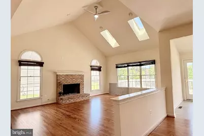 43520 Lucketts Bridge Circle, Ashburn, VA 20148 - Photo 4