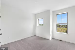 43841 Venetian Sq, Ashburn, VA 20147 - Photo 18