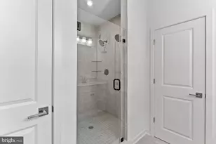 43841 Venetian Sq, Ashburn, VA 20147 - Photo 12