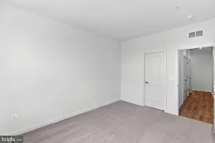 43841 Venetian Sq, Ashburn, VA 20147 - Photo 16