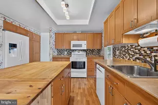 323 Avondale Dr, Sterling, VA 20164 - Photo 24