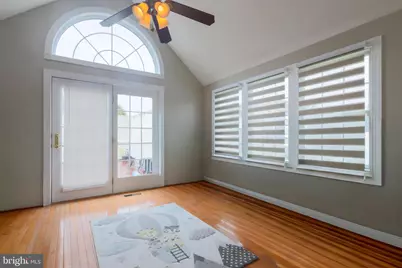 22918 N Brown Square, Ashburn, VA 20148 - Photo 36