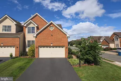 22918 N Brown Square, Ashburn, VA 20148 - Photo 2