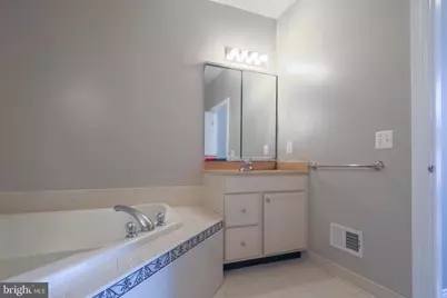 22918 N Brown Square, Ashburn, VA 20148 - Photo 32