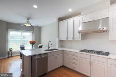 22918 N Brown Square, Ashburn, VA 20148 - Photo 4