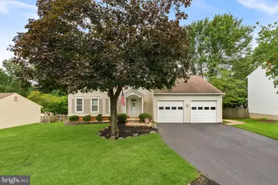 10163 Yorktown Way, Great Falls, VA 22066 - Photo 2