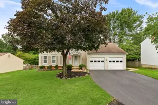 10163 Yorktown Way, Great Falls, VA 22066 - Photo 2