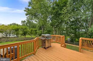 10163 Yorktown Way, Great Falls, VA 22066 - Photo 8