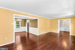10163 Yorktown Way, Great Falls, VA 22066 - Photo 14