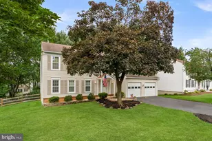 10163 Yorktown Way, Great Falls, VA 22066 - Photo 6