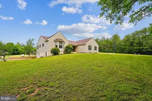 25501 Frosty Meadow Ln, Aldie, VA 20105 - Photo 2