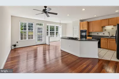 825 Bluefield Square NE, Leesburg, VA 20176 - Photo 2