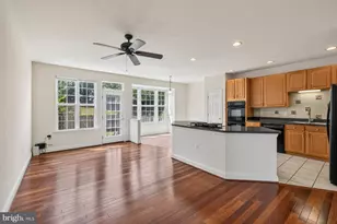 825 Bluefield Square NE, Leesburg, VA 20176 - Photo 2