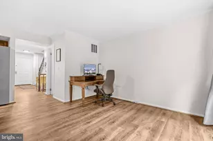 227 Finchingfield Ct, Sterling, VA 20165 - Photo 16