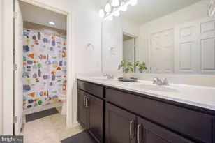 21521 Willow Breeze Sq, Ashburn, VA 20147 - Photo 18
