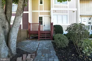 255 Meadows Ln NE, Leesburg, VA 20176 - Photo 1