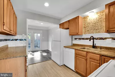 255 Meadows Lane NE, Leesburg, VA 20176 - Photo 2