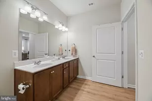 21610 Hawksbill High Cir, Sterling, VA 20164 - Photo 22