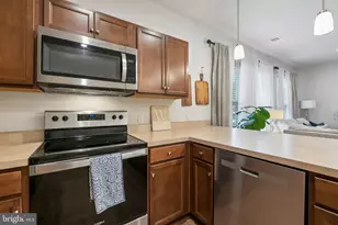 21610 Hawksbill High Cir, Sterling, VA 20164 - Photo 10
