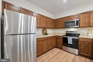 21610 Hawksbill High Cir, Sterling, VA 20164 - Photo 8
