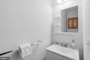25209 Eisenhower Dr, Chantilly, VA 20152 - Photo 26