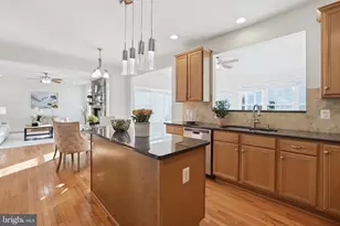 25209 Eisenhower Dr, Chantilly, VA 20152 - Photo 18
