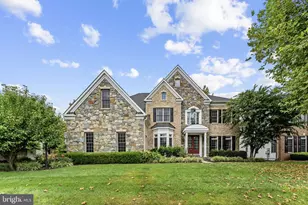 25717 Summerbank Ct, Chantilly, VA 20152 - Photo 2