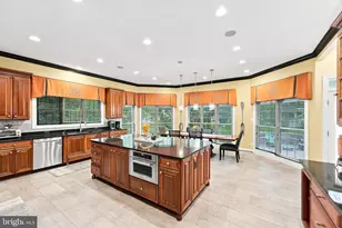 25717 Summerbank Ct, Chantilly, VA 20152 - Photo 34