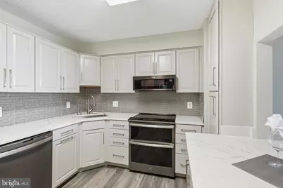 19385 Cypress Ridge Terrace #1122, Leesburg, VA 20176 - Photo 10