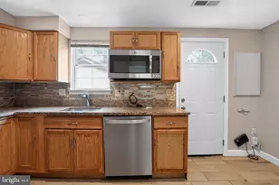 32 Palmer Ct, Sterling, VA 20165 - Photo 8