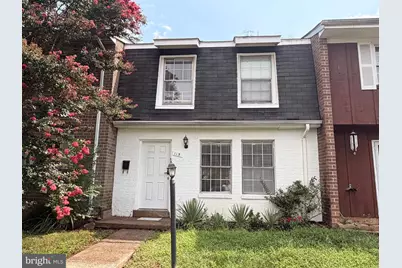 115 E Concord Court, Sterling, VA 20164 - Photo 2