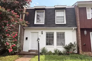 115 E Concord Ct, Sterling, VA 20164 - Photo 2