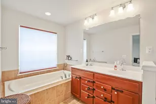 25501 Amber Gate Terrace, Chantilly, VA 20152 - Photo 16