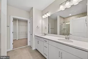 21630 Hawksbill High Cir, Sterling, VA 20164 - Photo 22