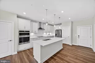 21630 Hawksbill High Cir, Sterling, VA 20164 - Photo 12