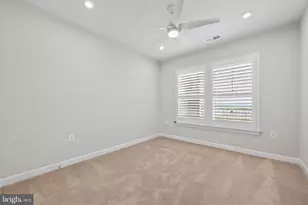 21630 Hawksbill High Cir, Sterling, VA 20164 - Photo 26