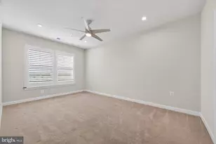 21630 Hawksbill High Cir, Sterling, VA 20164 - Photo 18