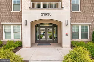 21630 Hawksbill High Cir, Sterling, VA 20164 - Photo 4
