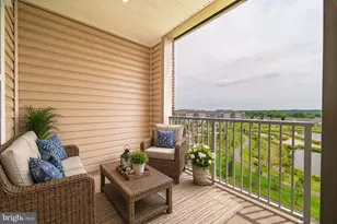 21630 Hawksbill High Cir, Sterling, VA 20164 - Photo 2