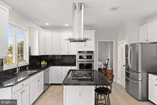 22561 Howardsville Woods Ct, Ashburn, VA 20148 - Photo 16