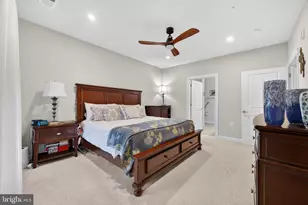 21630 Hawksbill High Cir, Sterling, VA 20164 - Photo 18